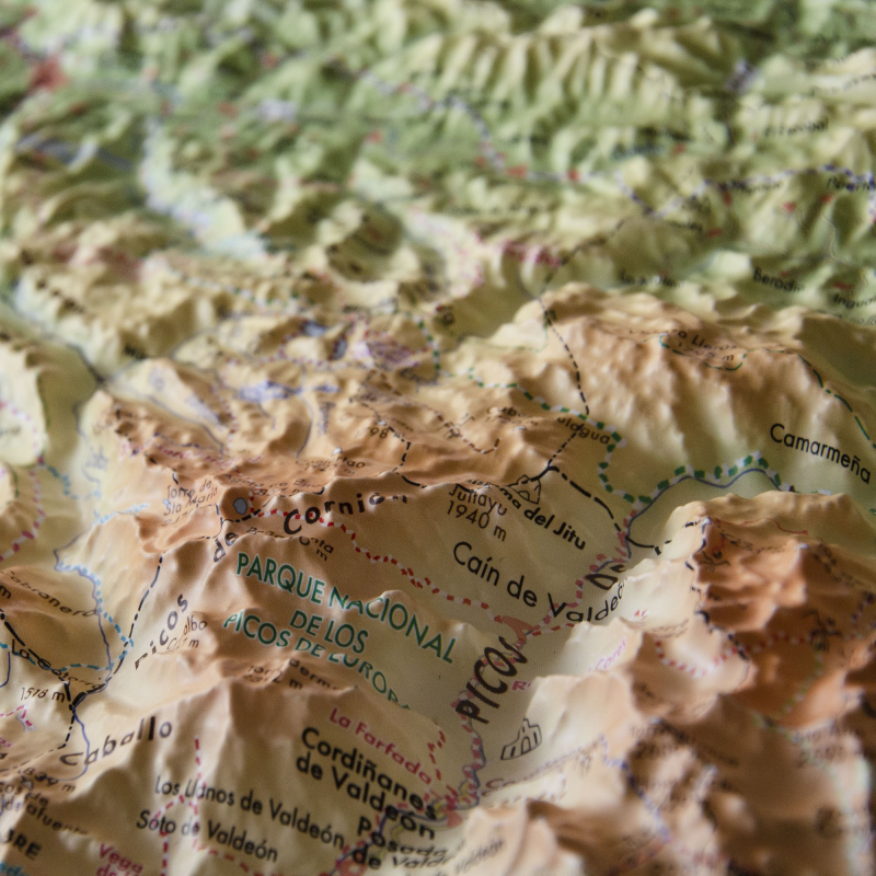 Imagen mapa relieve Picos de Europa y costa oriental